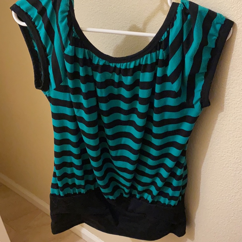 Top - Picture 2 of 2
